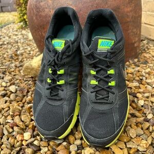 Nike Black and Neon Yellow Athletic Shoes sz10